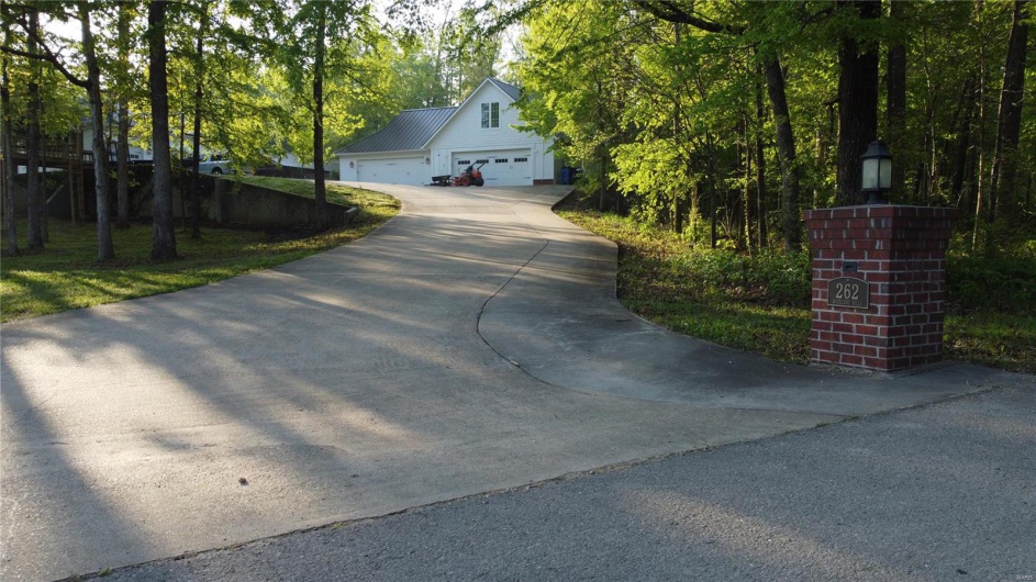 262 Woodland Hill Road, Poplar Bluff, Missouri 63901, 7 Bedrooms Bedrooms, 18 Rooms Rooms,5 BathroomsBathrooms,Residential,For Sale,Woodland Hill,MAR25028697