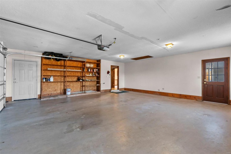 Attached two-car garage 27x27ft