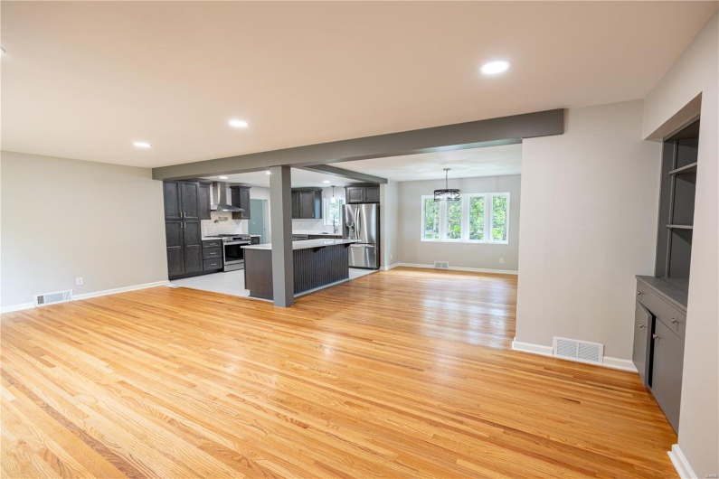 1626 Scivally Drive, Cape Girardeau, Missouri 63701, 3 Bedrooms Bedrooms, 6 Rooms Rooms,3 BathroomsBathrooms,Residential,For Sale,Scivally,MAR25027511
