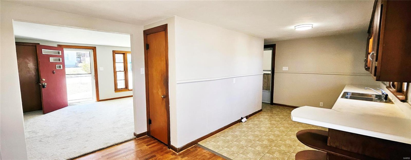 1606 New Madrid Street, Cape Girardeau, Missouri 63701, 2 Bedrooms Bedrooms, 4 Rooms Rooms,2 BathroomsBathrooms,Residential,For Sale,New Madrid,MAR25003714