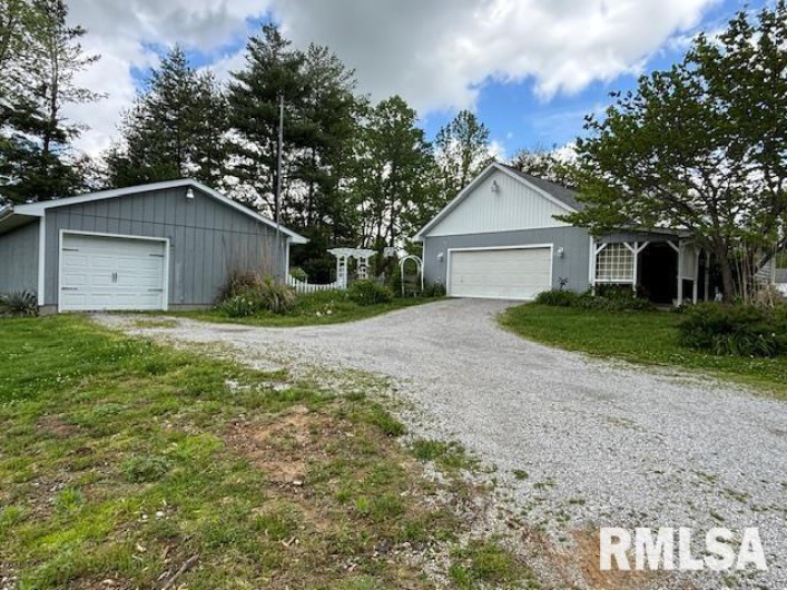 216 IOWA Street, Cambria, Illinois 62915, 3 Bedrooms Bedrooms, 0 ,1 BathroomBathrooms,Residential,For Sale,IOWA,0,RMAEB457772