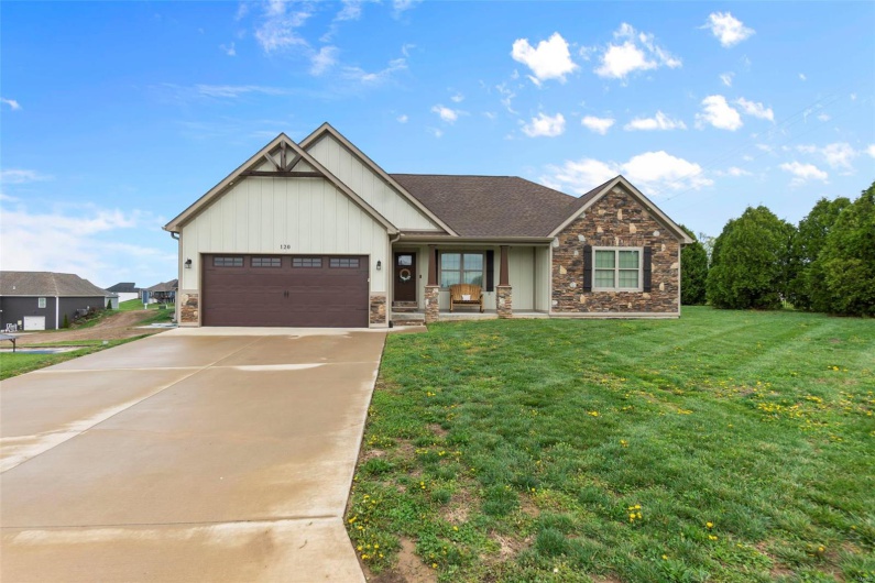 120 Starlight Ridge, Cape Girardeau, Missouri 63701, 3 Bedrooms Bedrooms, 5 Rooms Rooms,2 BathroomsBathrooms,Residential,For Sale,Starlight Ridge,MAR25019787