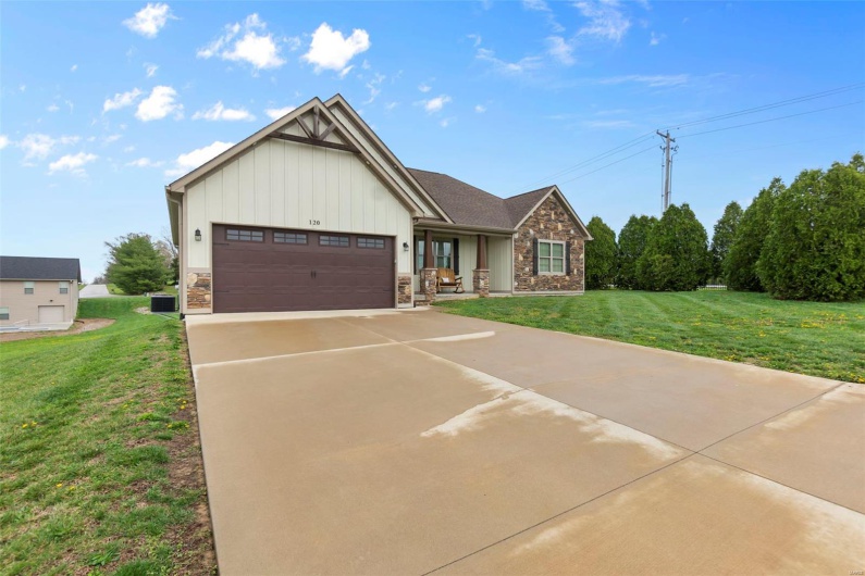 120 Starlight Ridge, Cape Girardeau, Missouri 63701, 3 Bedrooms Bedrooms, 5 Rooms Rooms,2 BathroomsBathrooms,Residential,For Sale,Starlight Ridge,MAR25019787