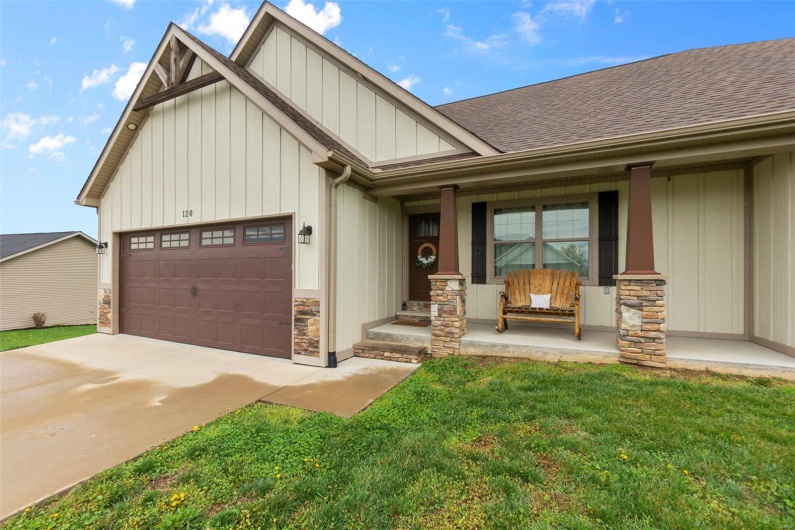 120 Starlight Ridge, Cape Girardeau, Missouri 63701, 3 Bedrooms Bedrooms, 5 Rooms Rooms,2 BathroomsBathrooms,Residential,For Sale,Starlight Ridge,MAR25019787