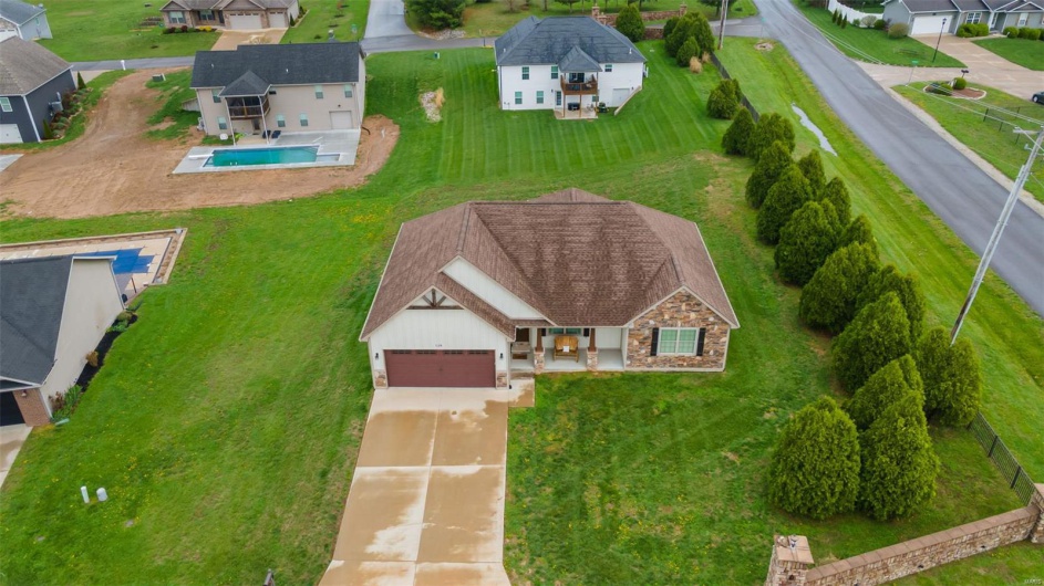 120 Starlight Ridge, Cape Girardeau, Missouri 63701, 3 Bedrooms Bedrooms, 5 Rooms Rooms,2 BathroomsBathrooms,Residential,For Sale,Starlight Ridge,MAR25019787