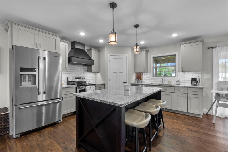120 Starlight Ridge, Cape Girardeau, Missouri 63701, 3 Bedrooms Bedrooms, 5 Rooms Rooms,2 BathroomsBathrooms,Residential,For Sale,Starlight Ridge,MAR25019787