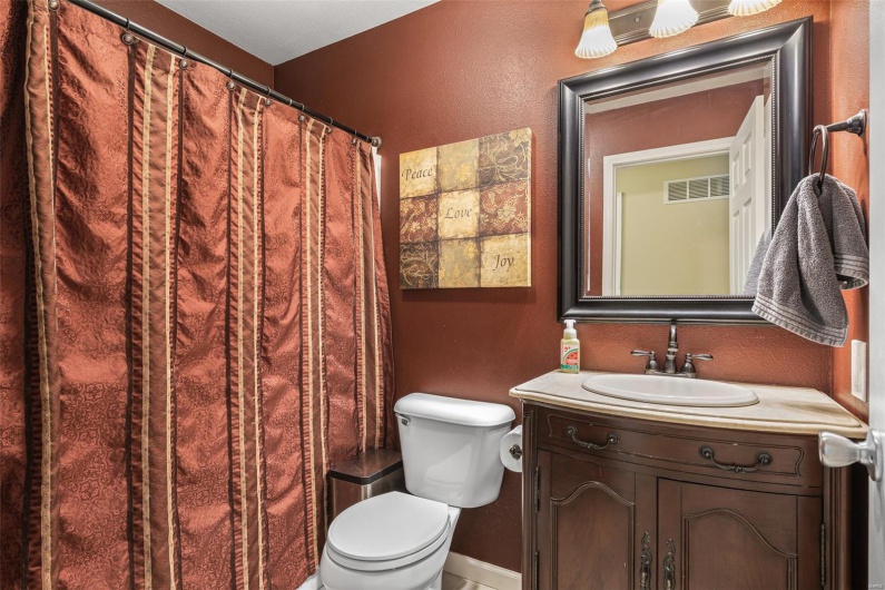 601 John David Drive, Farmington, Missouri 63640, 3 Bedrooms Bedrooms, 9 Rooms Rooms,2 BathroomsBathrooms,Residential,For Sale,John David,MAR25024816