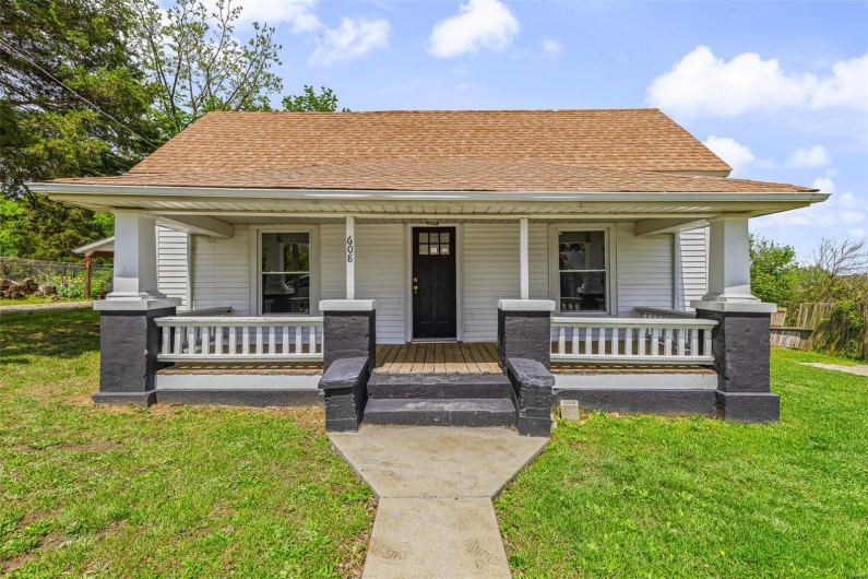 608 Main Street, Park Hills, Missouri 63601, 3 Bedrooms Bedrooms, 9 Rooms Rooms,1 BathroomBathrooms,Residential,For Sale,Main,MAR25028772