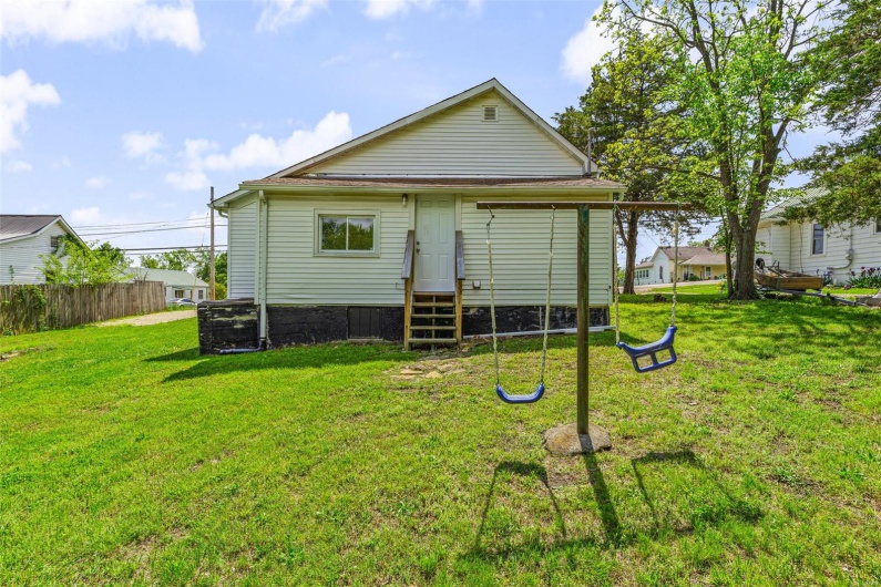608 Main Street, Park Hills, Missouri 63601, 3 Bedrooms Bedrooms, 9 Rooms Rooms,1 BathroomBathrooms,Residential,For Sale,Main,MAR25028772