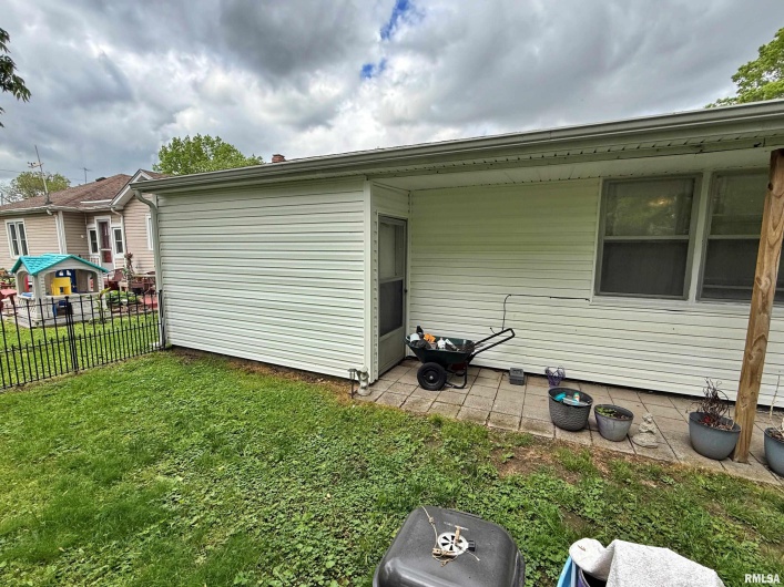 206 16TH Street, Metropolis, Illinois 62960, 3 Bedrooms Bedrooms, 0 ,1 BathroomBathrooms,Residential,For Sale,16TH,0,RMAEB457776