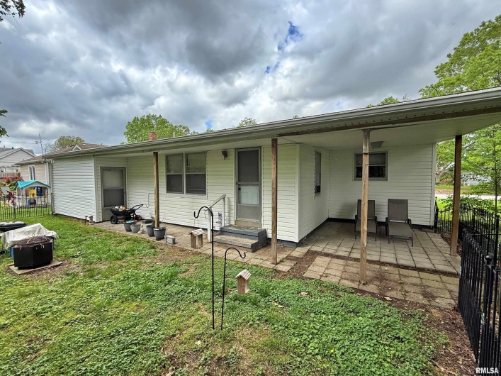 206 16TH Street, Metropolis, Illinois 62960, 3 Bedrooms Bedrooms, 0 ,1 BathroomBathrooms,Residential,For Sale,16TH,0,RMAEB457776