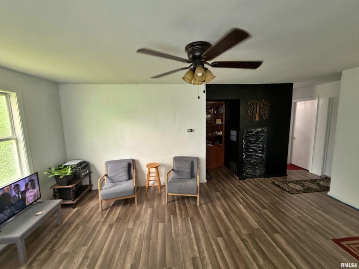 206 16TH Street, Metropolis, Illinois 62960, 3 Bedrooms Bedrooms, 0 ,1 BathroomBathrooms,Residential,For Sale,16TH,0,RMAEB457776