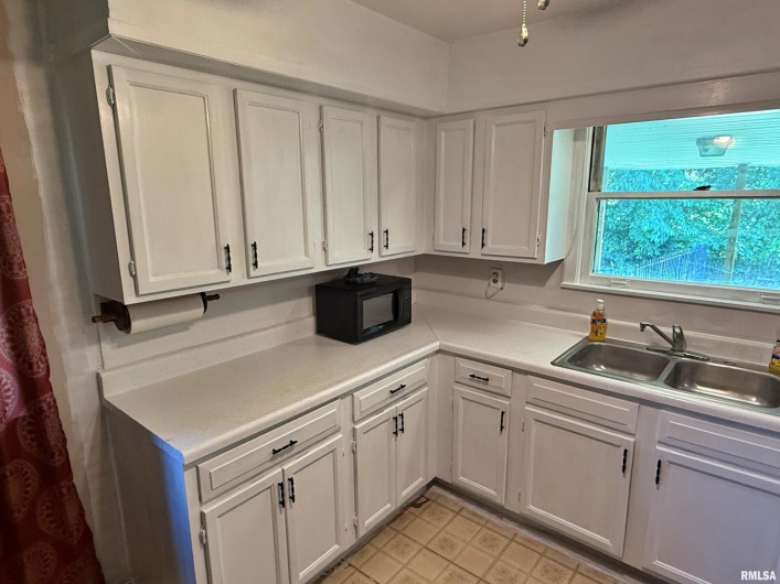 206 16TH Street, Metropolis, Illinois 62960, 3 Bedrooms Bedrooms, 0 ,1 BathroomBathrooms,Residential,For Sale,16TH,0,RMAEB457776