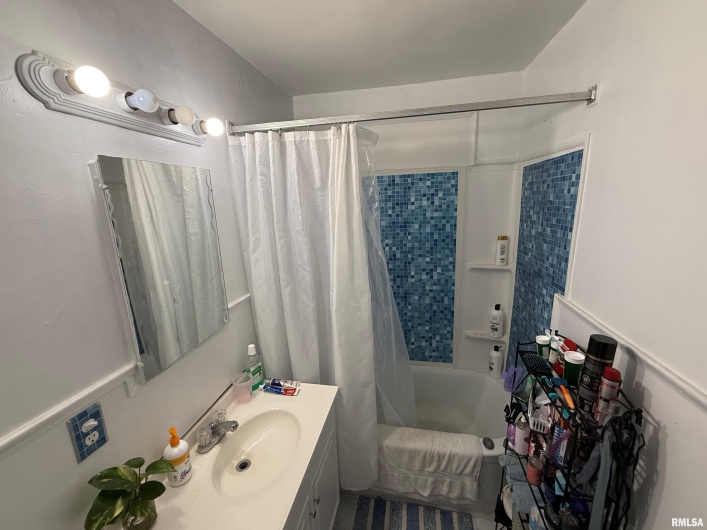 206 16TH Street, Metropolis, Illinois 62960, 3 Bedrooms Bedrooms, 0 ,1 BathroomBathrooms,Residential,For Sale,16TH,0,RMAEB457776