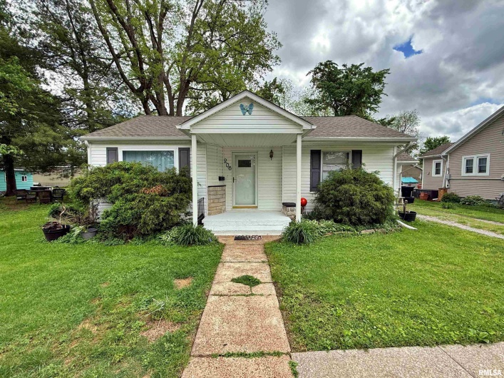 206 16TH Street, Metropolis, Illinois 62960, 3 Bedrooms Bedrooms, 0 ,1 BathroomBathrooms,Residential,For Sale,16TH,0,RMAEB457776