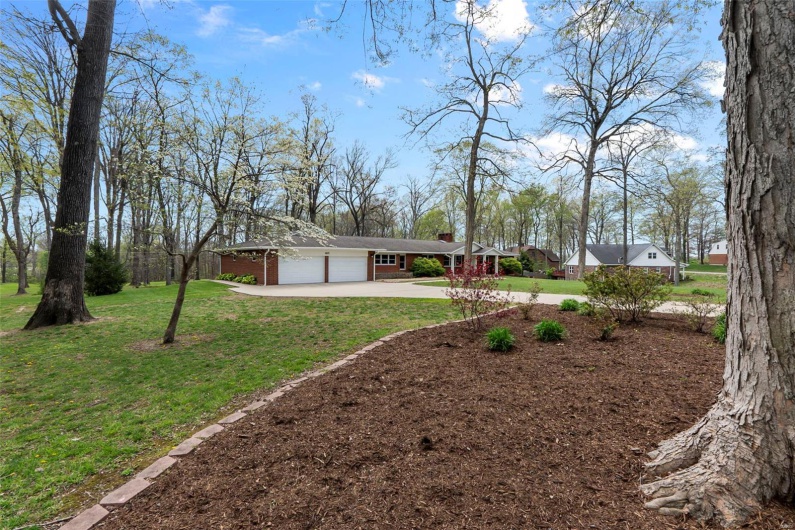 1615 Cherokee Street, Jackson, Missouri 63755, 3 Bedrooms Bedrooms, 15 Rooms Rooms,3 BathroomsBathrooms,Residential,For Sale,Cherokee,MAR25022835