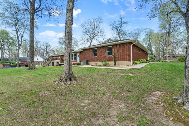 1615 Cherokee Street, Jackson, Missouri 63755, 3 Bedrooms Bedrooms, 15 Rooms Rooms,3 BathroomsBathrooms,Residential,For Sale,Cherokee,MAR25022835