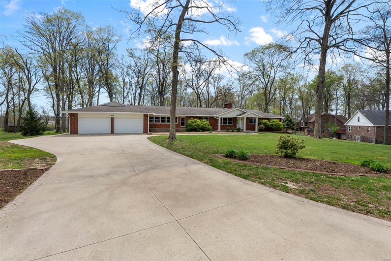 1615 Cherokee Street, Jackson, Missouri 63755, 3 Bedrooms Bedrooms, 15 Rooms Rooms,3 BathroomsBathrooms,Residential,For Sale,Cherokee,MAR25022835