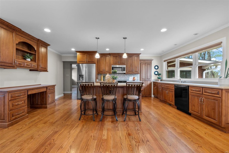 1615 Cherokee Street, Jackson, Missouri 63755, 3 Bedrooms Bedrooms, 15 Rooms Rooms,3 BathroomsBathrooms,Residential,For Sale,Cherokee,MAR25022835