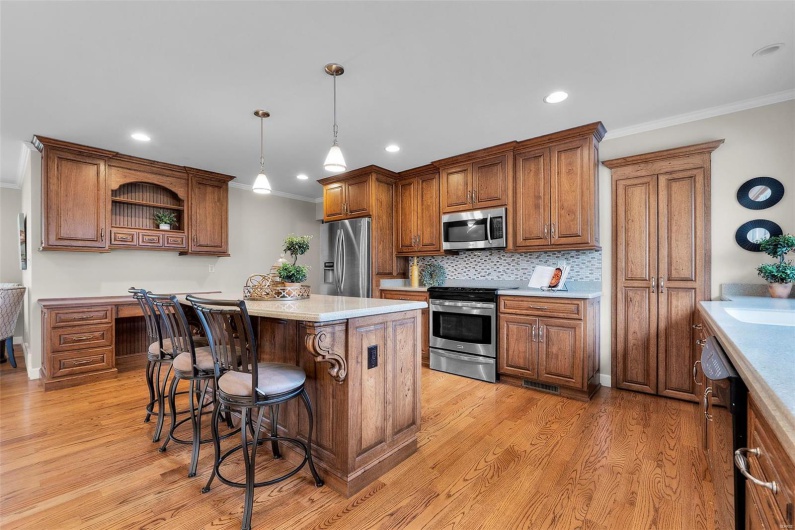 1615 Cherokee Street, Jackson, Missouri 63755, 3 Bedrooms Bedrooms, 15 Rooms Rooms,3 BathroomsBathrooms,Residential,For Sale,Cherokee,MAR25022835
