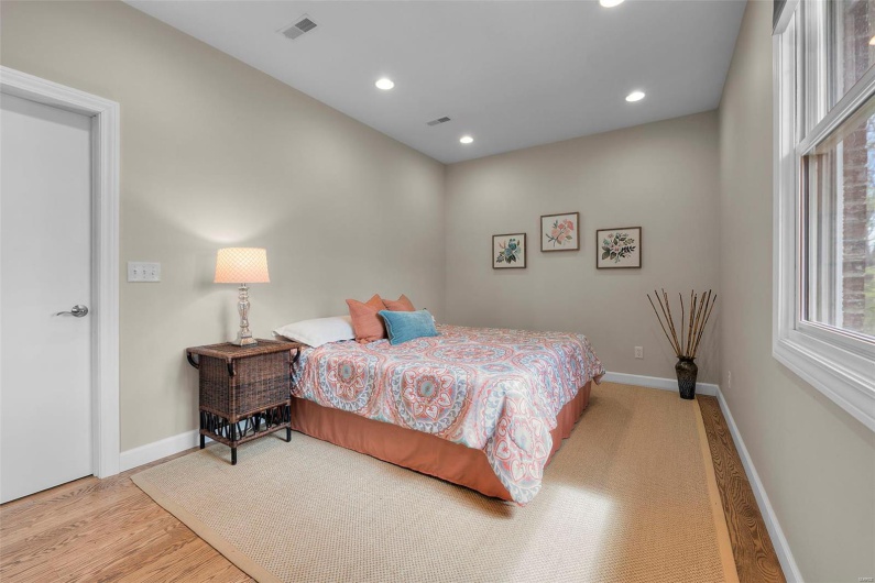 1615 Cherokee Street, Jackson, Missouri 63755, 3 Bedrooms Bedrooms, 15 Rooms Rooms,3 BathroomsBathrooms,Residential,For Sale,Cherokee,MAR25022835