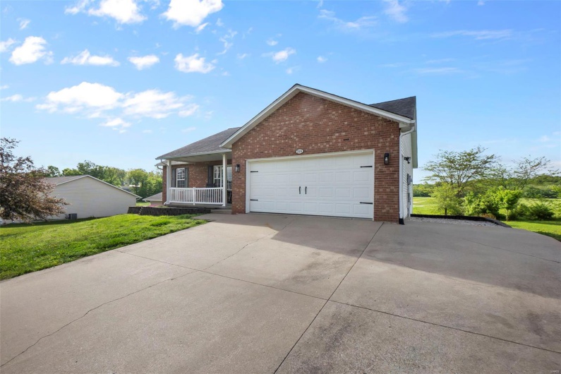215 Stonewall Drive, Jackson, Missouri 63755, 3 Bedrooms Bedrooms, 8 Rooms Rooms,2 BathroomsBathrooms,Residential,For Sale,Stonewall,MAR25028784