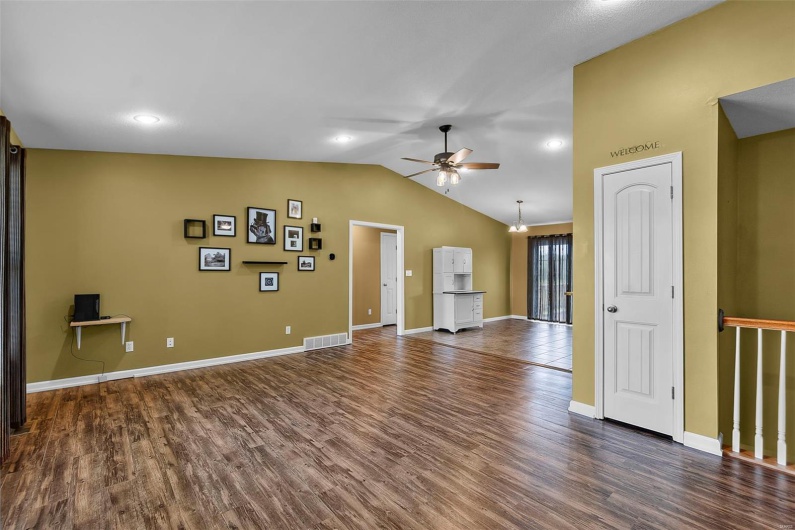 215 Stonewall Drive, Jackson, Missouri 63755, 3 Bedrooms Bedrooms, 8 Rooms Rooms,2 BathroomsBathrooms,Residential,For Sale,Stonewall,MAR25028784