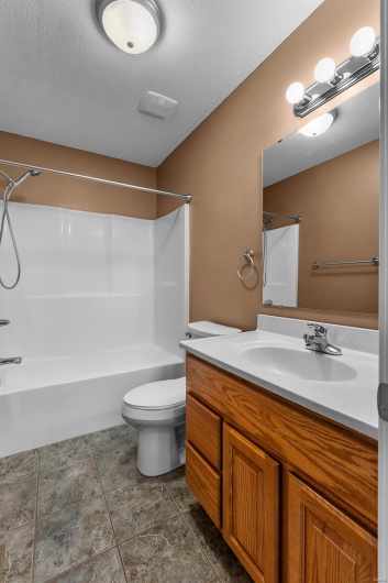 215 Stonewall Drive, Jackson, Missouri 63755, 3 Bedrooms Bedrooms, 8 Rooms Rooms,2 BathroomsBathrooms,Residential,For Sale,Stonewall,MAR25028784