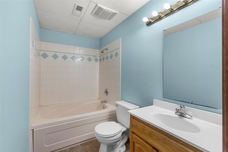 250 Brandy Lane, Cape Girardeau, Missouri 63701, 5 Bedrooms Bedrooms, 9 Rooms Rooms,3 BathroomsBathrooms,Residential,For Sale,Brandy,MAR25028970