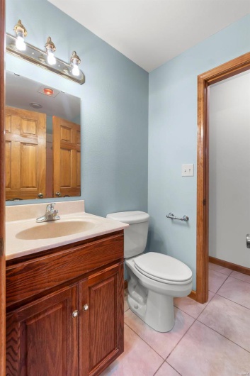250 Brandy Lane, Cape Girardeau, Missouri 63701, 5 Bedrooms Bedrooms, 9 Rooms Rooms,3 BathroomsBathrooms,Residential,For Sale,Brandy,MAR25028970