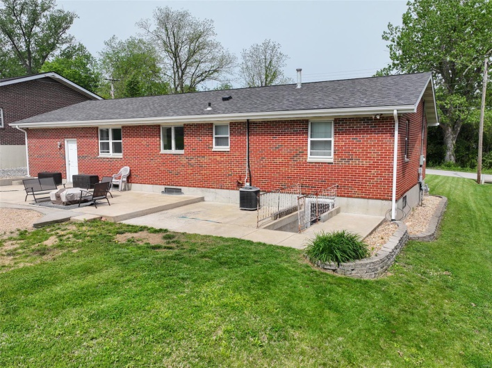218 Riverview Drive, Ste Genevieve, Missouri 63670, 2 Bedrooms Bedrooms, 8 Rooms Rooms,1 BathroomBathrooms,Residential,For Sale,Riverview,MAR25028570