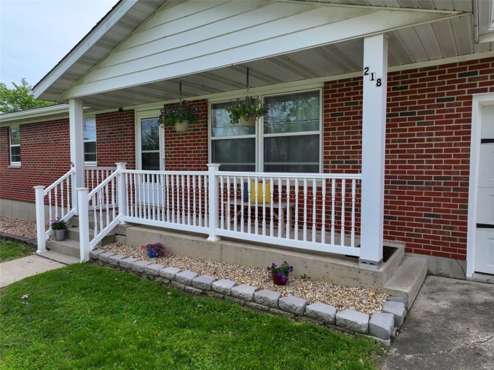 218 Riverview Drive, Ste Genevieve, Missouri 63670, 2 Bedrooms Bedrooms, 8 Rooms Rooms,1 BathroomBathrooms,Residential,For Sale,Riverview,MAR25028570