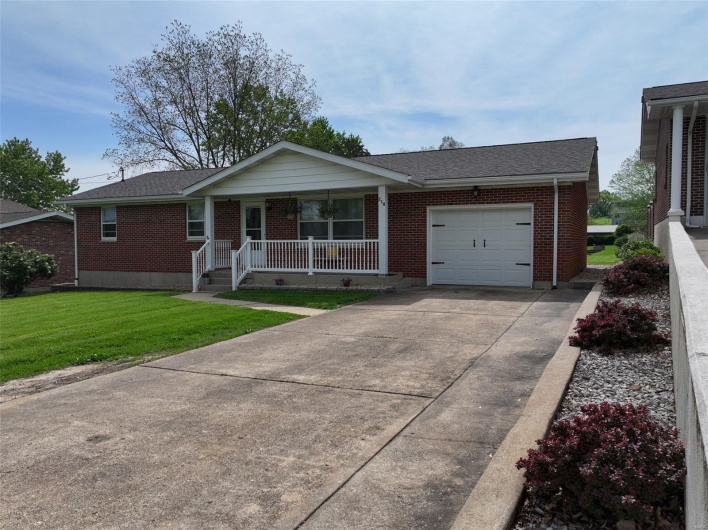 218 Riverview Drive, Ste Genevieve, Missouri 63670, 2 Bedrooms Bedrooms, 8 Rooms Rooms,1 BathroomBathrooms,Residential,For Sale,Riverview,MAR25028570
