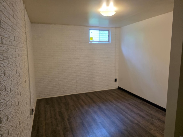 306 Edna Lane, Sparta, Illinois 62286, 3 Bedrooms Bedrooms, 9 Rooms Rooms,2 BathroomsBathrooms,Residential,For Sale,Edna,MAR25028725