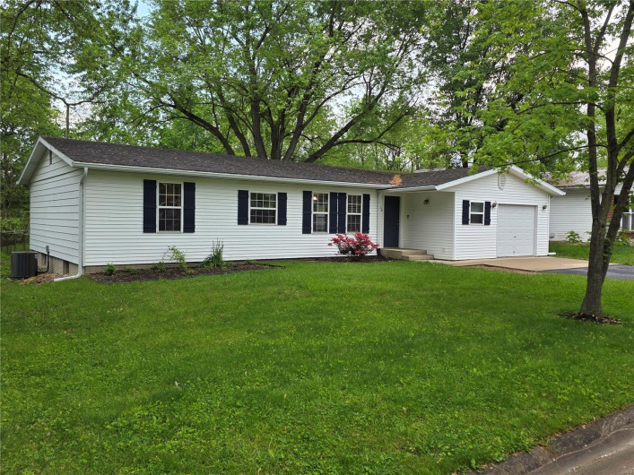 306 Edna Lane, Sparta, Illinois 62286, 3 Bedrooms Bedrooms, 9 Rooms Rooms,2 BathroomsBathrooms,Residential,For Sale,Edna,MAR25028725