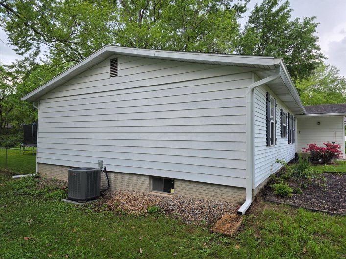 306 Edna Lane, Sparta, Illinois 62286, 3 Bedrooms Bedrooms, 9 Rooms Rooms,2 BathroomsBathrooms,Residential,For Sale,Edna,MAR25028725