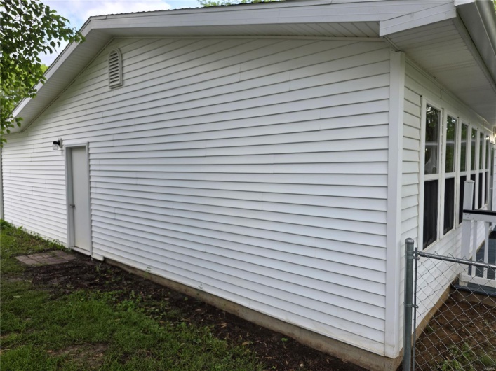 306 Edna Lane, Sparta, Illinois 62286, 3 Bedrooms Bedrooms, 9 Rooms Rooms,2 BathroomsBathrooms,Residential,For Sale,Edna,MAR25028725
