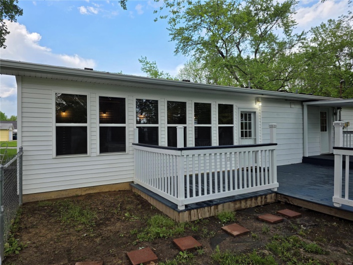 306 Edna Lane, Sparta, Illinois 62286, 3 Bedrooms Bedrooms, 9 Rooms Rooms,2 BathroomsBathrooms,Residential,For Sale,Edna,MAR25028725