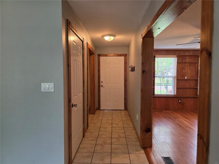 306 Edna Lane, Sparta, Illinois 62286, 3 Bedrooms Bedrooms, 9 Rooms Rooms,2 BathroomsBathrooms,Residential,For Sale,Edna,MAR25028725