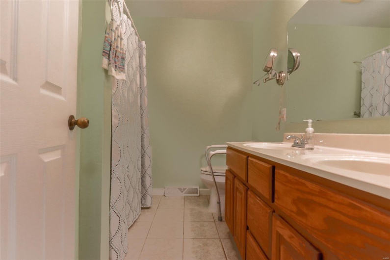 217 Williams Street, Fredericktown, Missouri 63645, 3 Bedrooms Bedrooms, 8 Rooms Rooms,3 BathroomsBathrooms,Residential,For Sale,Williams,MAR25027850