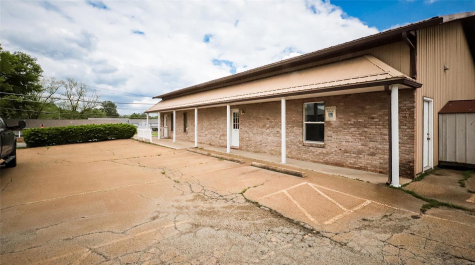 833 Weber Road, Farmington, Missouri 63640, ,Commercial Sale,For Sale,Weber,MAR25028964