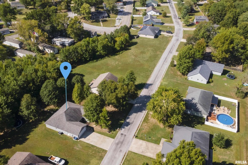 305 Noah Lane, Carterville, Illinois 62918, 4 Bedrooms Bedrooms, 0 ,2 BathroomsBathrooms,Residential,For Sale,Noah,0,RMAEB457795