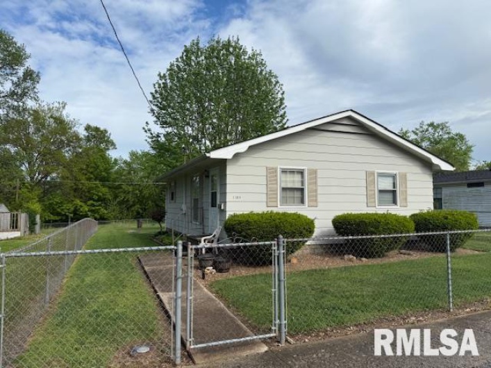1109 Gent Avenue, Johnston City, Illinois 62951, 2 Bedrooms Bedrooms, 0 ,1 BathroomBathrooms,Residential,For Sale,Gent,0,RMAEB457800