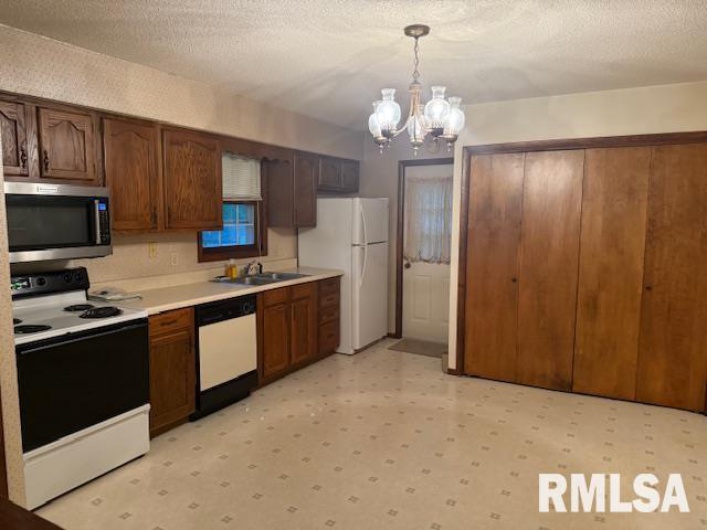 1109 Gent Avenue, Johnston City, Illinois 62951, 2 Bedrooms Bedrooms, 0 ,1 BathroomBathrooms,Residential,For Sale,Gent,0,RMAEB457800