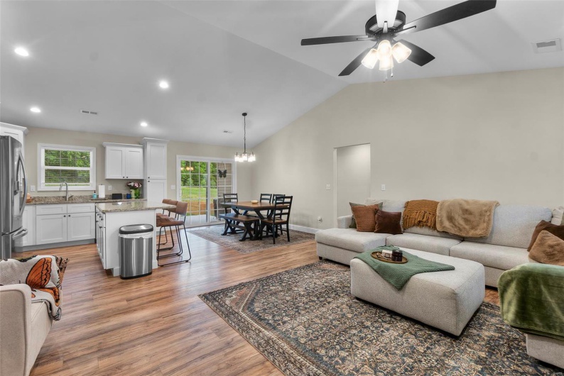 1111 Tulach Ard Court, Jackson, Missouri 63755, 3 Bedrooms Bedrooms, 7 Rooms Rooms,2 BathroomsBathrooms,Residential,For Sale,Tulach Ard,MAR25029243