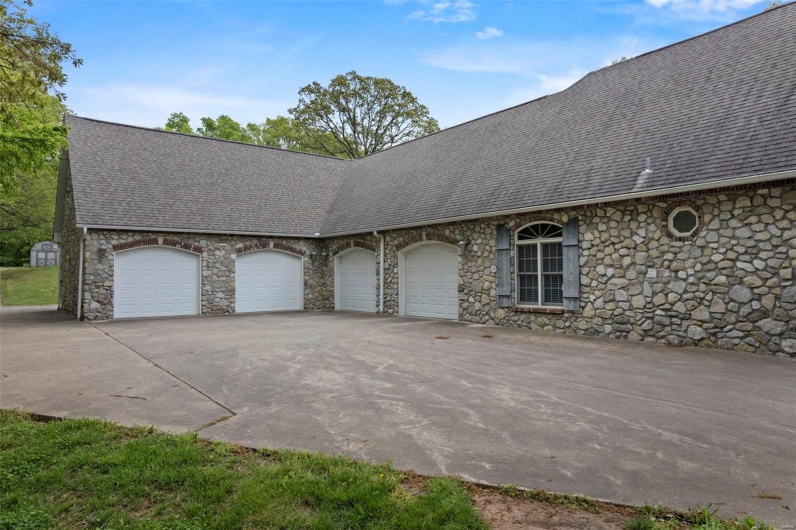 2920 County Road 638, Cape Girardeau, Missouri 63701, 5 Bedrooms Bedrooms, 7 Rooms Rooms,4 BathroomsBathrooms,Residential,For Sale,County Road 638,MAR25021057