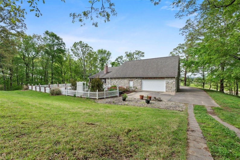 2920 County Road 638, Cape Girardeau, Missouri 63701, 5 Bedrooms Bedrooms, 7 Rooms Rooms,4 BathroomsBathrooms,Residential,For Sale,County Road 638,MAR25021057