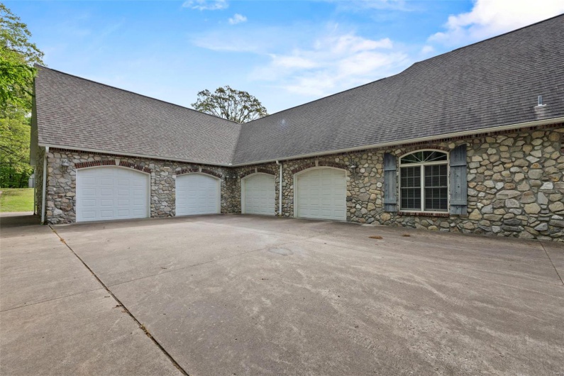 2920 County Road 638, Cape Girardeau, Missouri 63701, 5 Bedrooms Bedrooms, 7 Rooms Rooms,4 BathroomsBathrooms,Residential,For Sale,County Road 638,MAR25021057