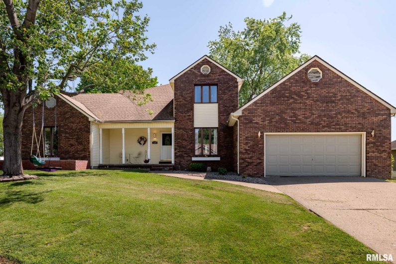 1203 ABBEY Lane, Marion, Illinois 62959, 4 Bedrooms Bedrooms, 0 ,3 BathroomsBathrooms,Residential,For Sale,ABBEY,0,RMAQC4262903