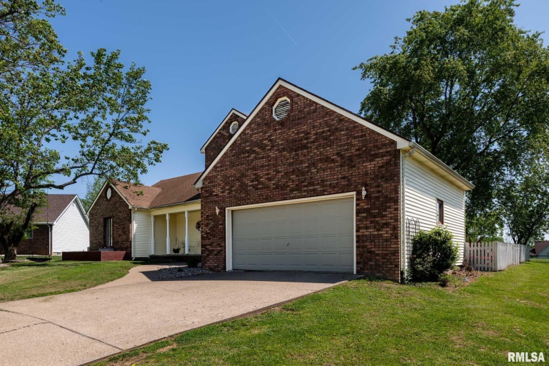 1203 ABBEY Lane, Marion, Illinois 62959, 4 Bedrooms Bedrooms, 0 ,3 BathroomsBathrooms,Residential,For Sale,ABBEY,0,RMAQC4262903
